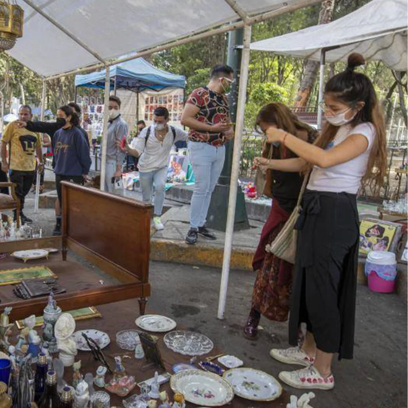 Cómo elegir verdaderas piezas valiosas en los mercados de antigüedades