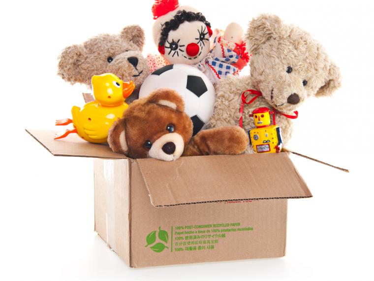 Caja con juguetes donados
